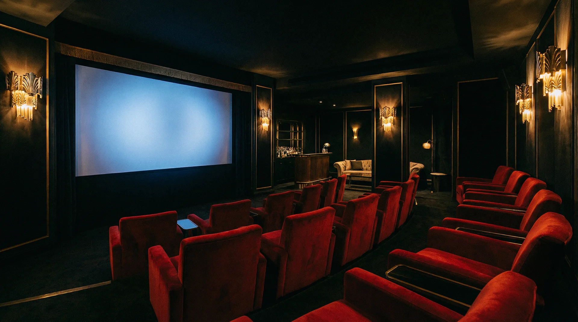 水果派 午夜剧场，奢华私人放映厅的红丝绒座椅与银幕